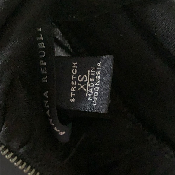 Banana Republic Mock Top - Picture 2 of 5